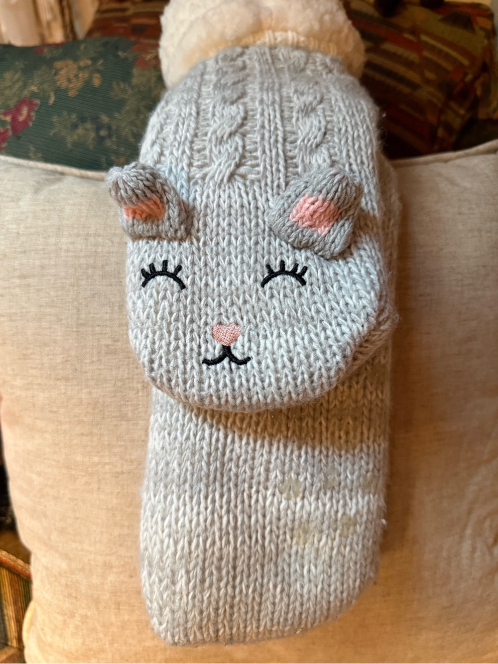 Cozy Gray Cable-Knit Cat Face Pink Heart Nose Slipper Socks –Fleece Lined, Grips